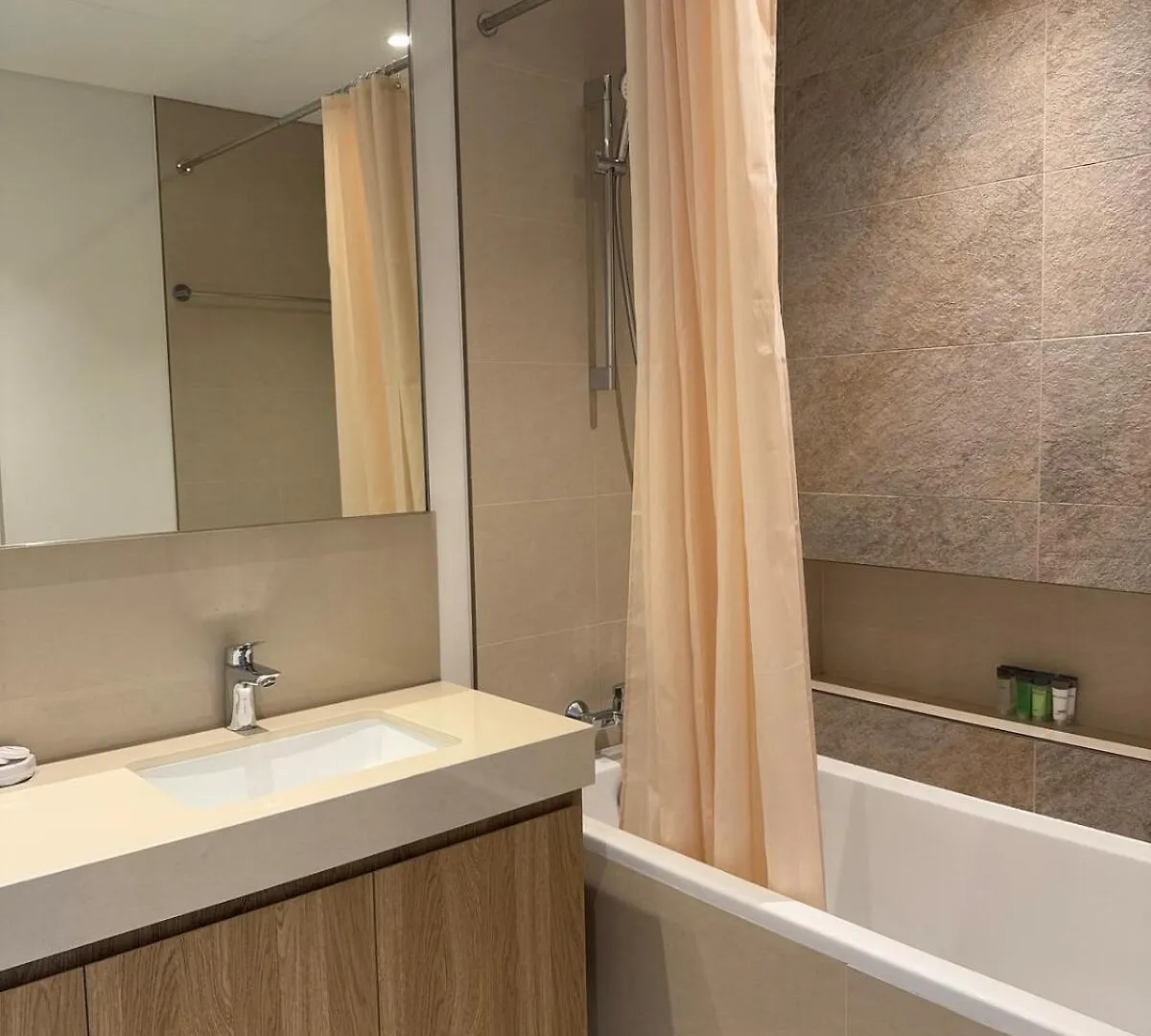 Luxurious Downtown Views 2 Bedrooms Holiday Home Dubai