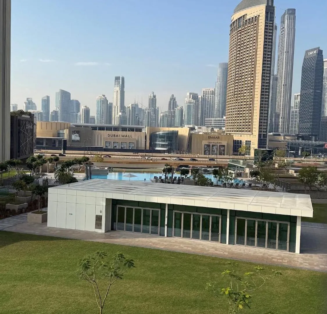 Luxurious Downtown Views 2 Bedrooms Holiday Home Dubai Apartment